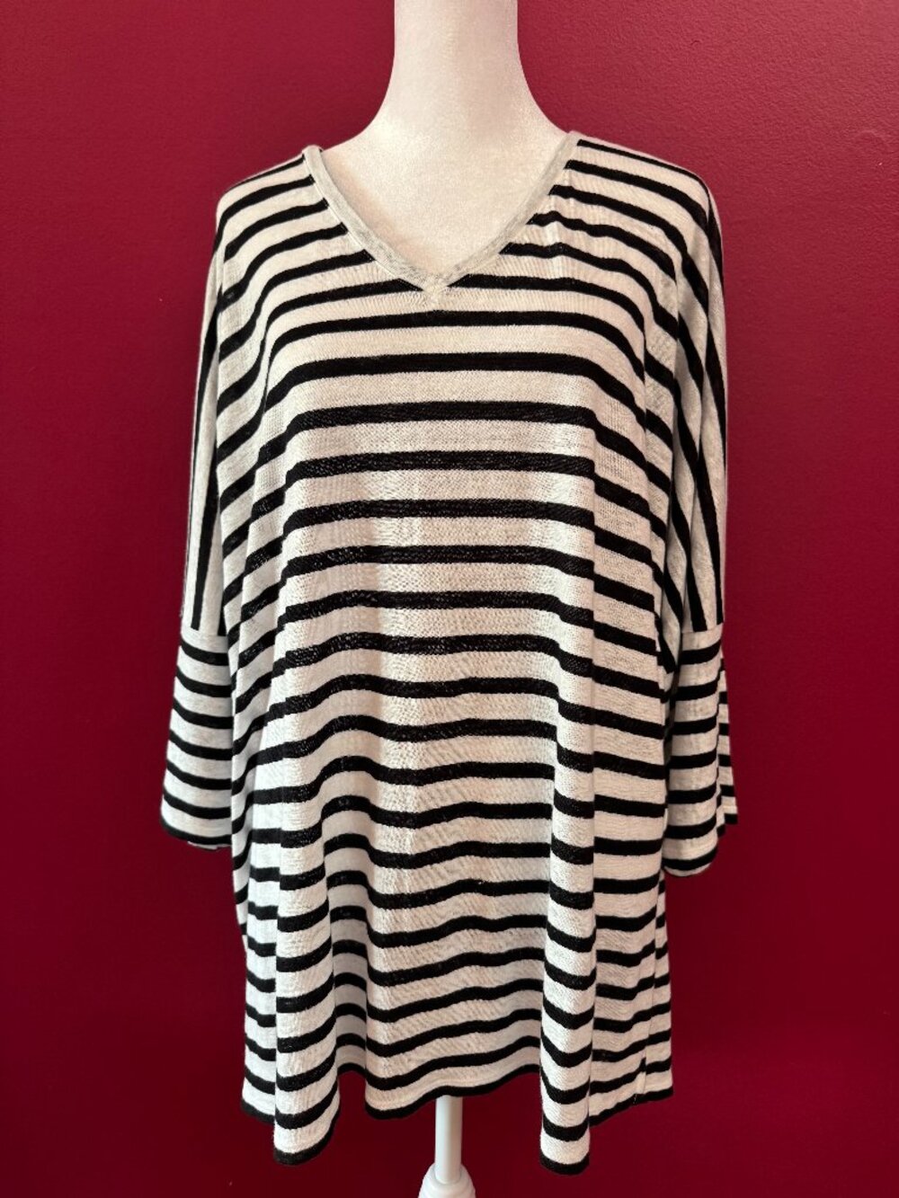 EUC Chico's Linen 3/4 Sleeve Striped V-Neck Shirt